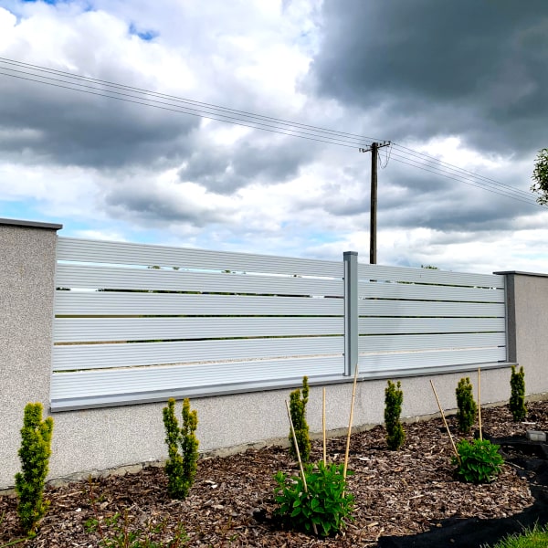 Design of an aluminum fence of the Berlin pattern.