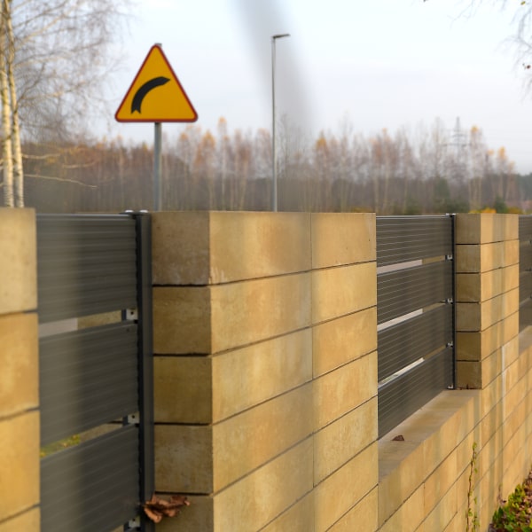 The company Zalu realized the elegant Berlin aluminum fence.
