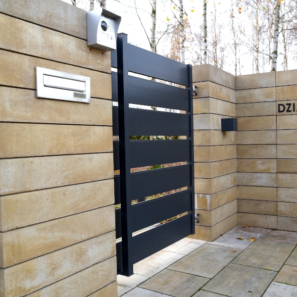 Realization of the Berlin aluminum pedestrian gate.