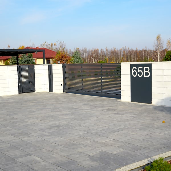 Aluminum fence type Palermo made of high quality materials.