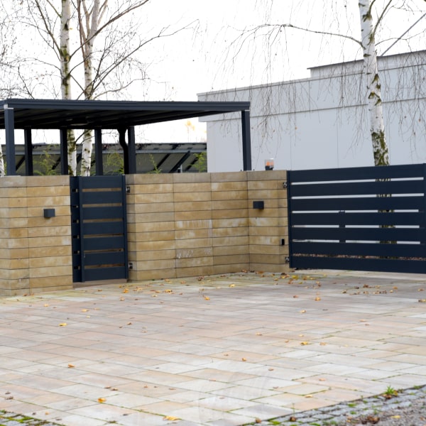 Wzór ogrodzenia aluminiowego typu Berlin, powstały w okolicach Skierniewic.