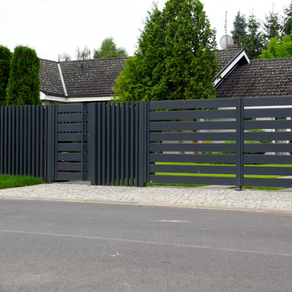 Realizacja ogrodzenia z aluminium firmy Zalu w Puszczykowie.
