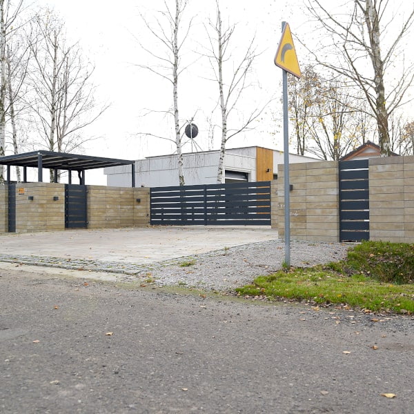 Berlínsky hliníkový plot.